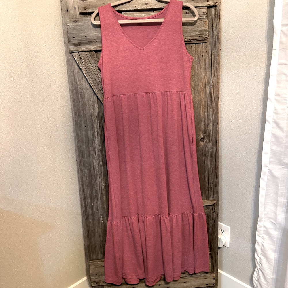 Casual sleeveless maxi dress with pockets